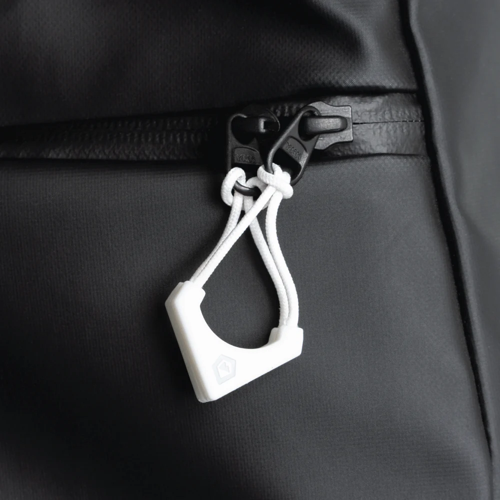 WORRYLESS® Locking Zipper Pullers in Cloudbreak White - Image 4